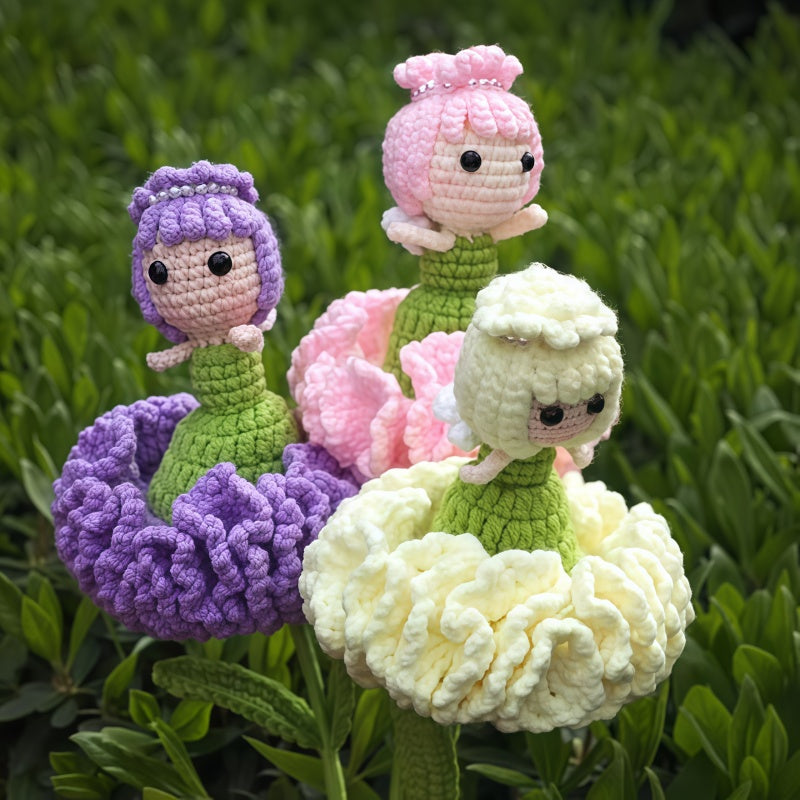 Crocheted Carnation Girl(5 hours of work)